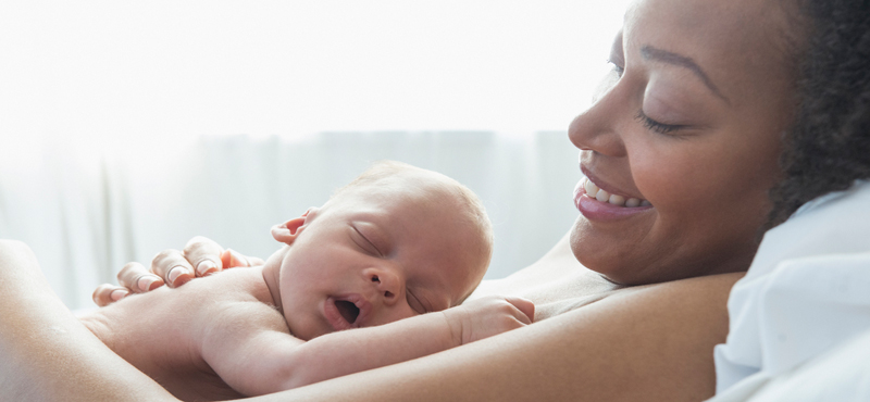 Entiende cuándo y cómo alimentar a tu recién nacido 