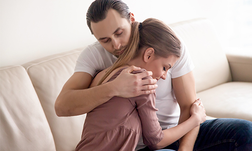 Habla con alguien sobre tus sentimientos: tu pareja, un familiar o una amiga. No tienes que pasar por todo esto sola. Hay gente dispuesta a ayudarte