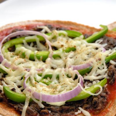 These small pizzas are perfect snack full of protein and whole grains!