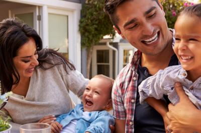 Haz tu parte alimentando a tu hijo y deja que él haga su parte al comer. 